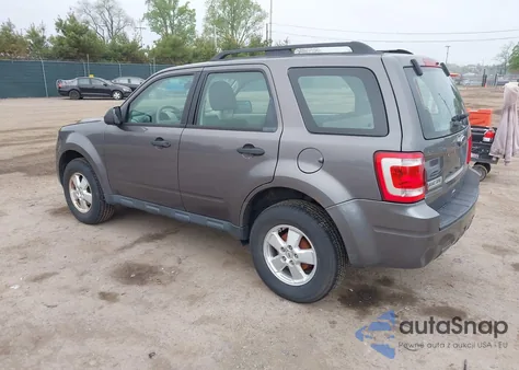 2012 Ford Escape Xls z USA, uszkodzony, nr VIN 1FMCU0C71CKC77027